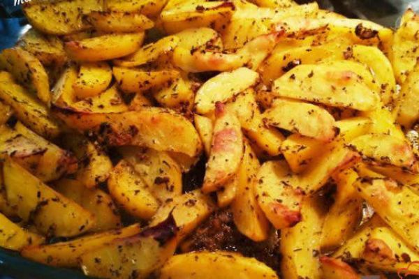 Запеченный картофель с куркумой